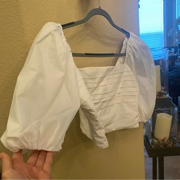 NWT~ABERCROMBIE & FITCH Pleated White Puff Sleeve Cropped Top Size Medium - Picture 2 of 8